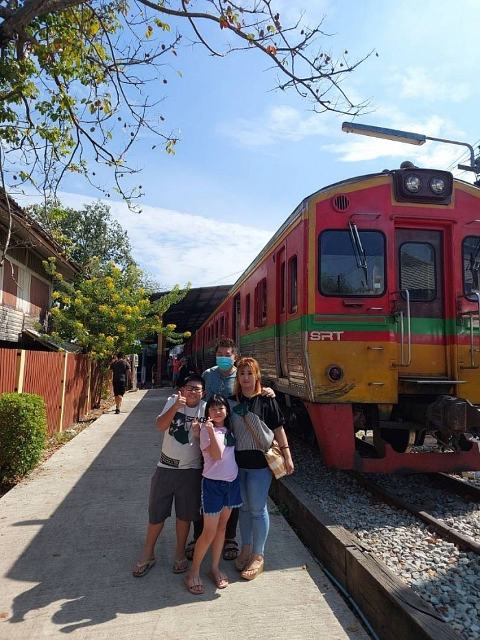 Maeklong Railway MarketMaeklong Railway Market