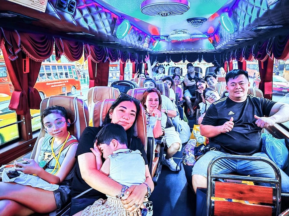 Minibus Rental with Driver & Bus Rental Services in Bangkok: Affordable Group Travel Buses for Events and Trips
